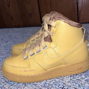 Women’s Air Force 1 High Utility (Wheat Gold)
